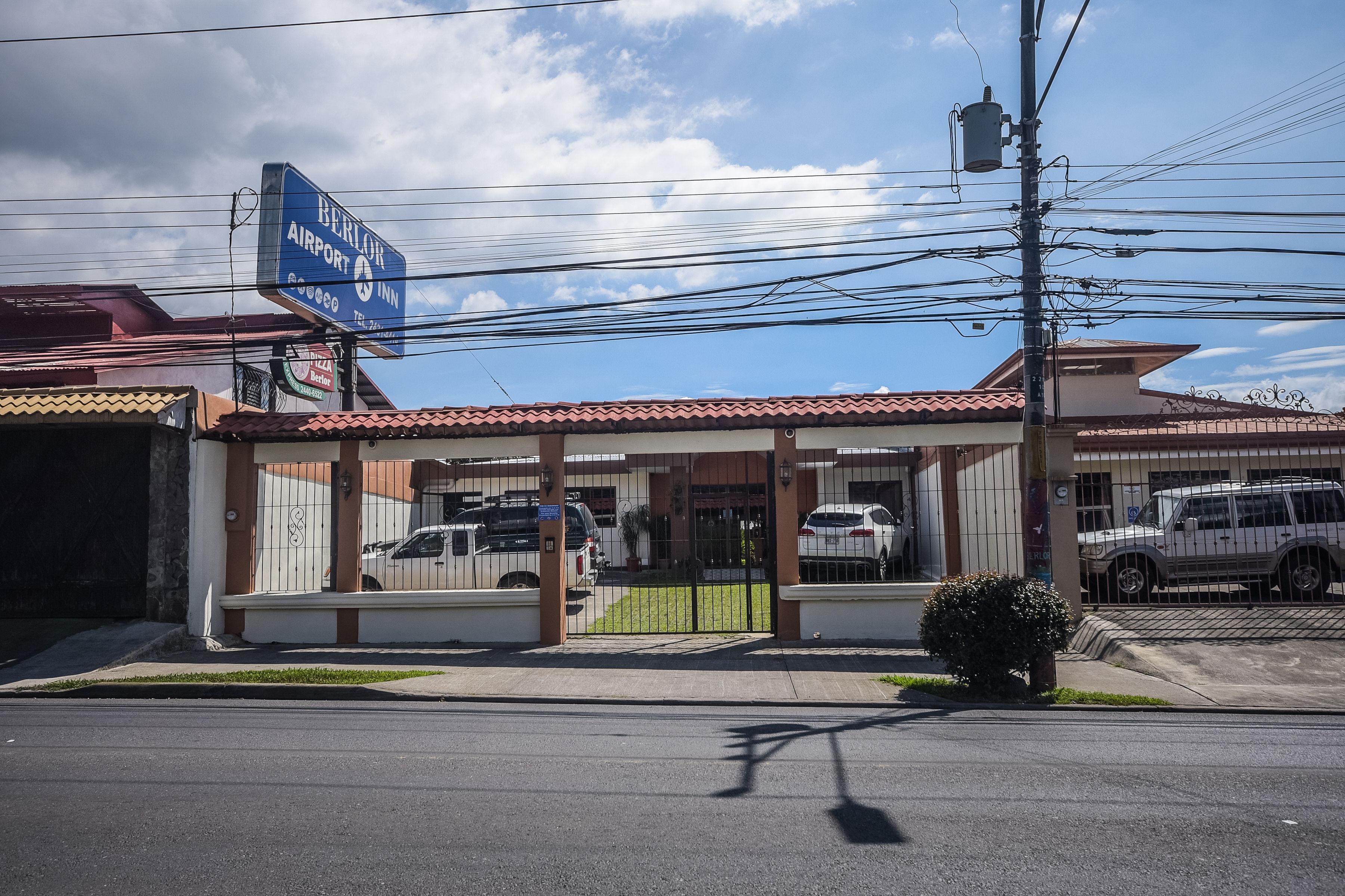 Berlor Airport Inn Rio Segundo Exterior photo