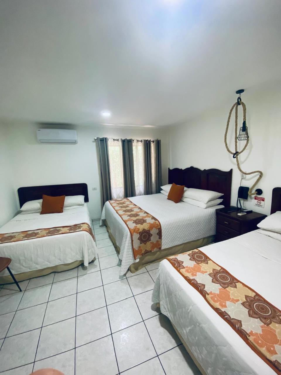 Berlor Airport Inn Rio Segundo Room photo